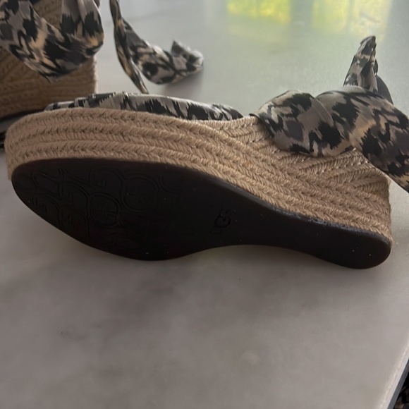 Ugg Lucianna Wedge Espadrille .  Ankle tie  Sandals - Picture 5 of 7